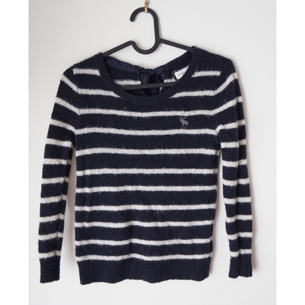 Abercrombie & Fitch Sweater With Bow